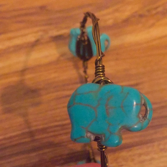 Turquoise & copper elephant wire bangle bracelet - Picture 4 of 5